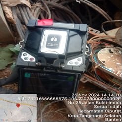 Perangkat fusion splicer untuk penyambungan fiber
